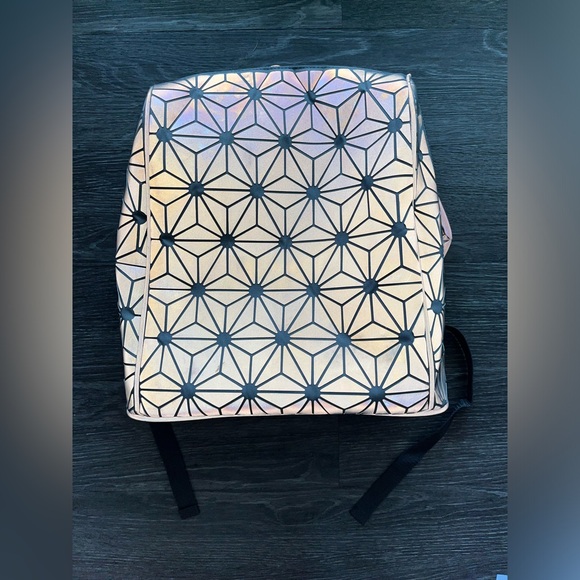 Disney Epcot Spaceship Earth Backpack 2021 Holographic - Picture 3 of 14